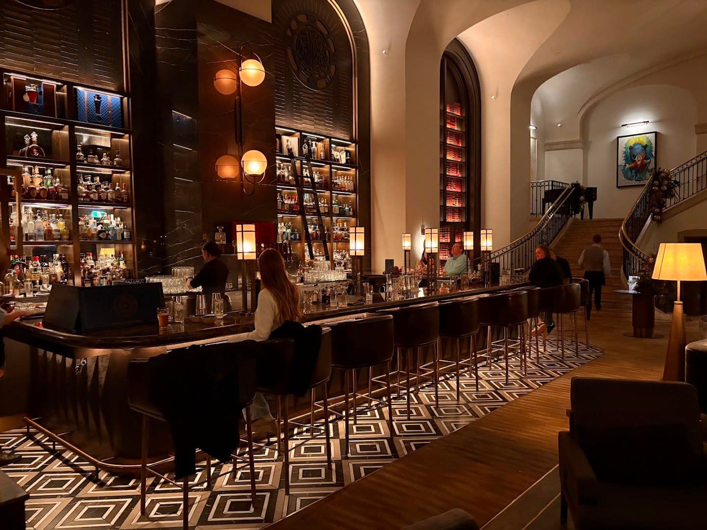 Rundle Bar at Fairmont Banff Springs photo 3