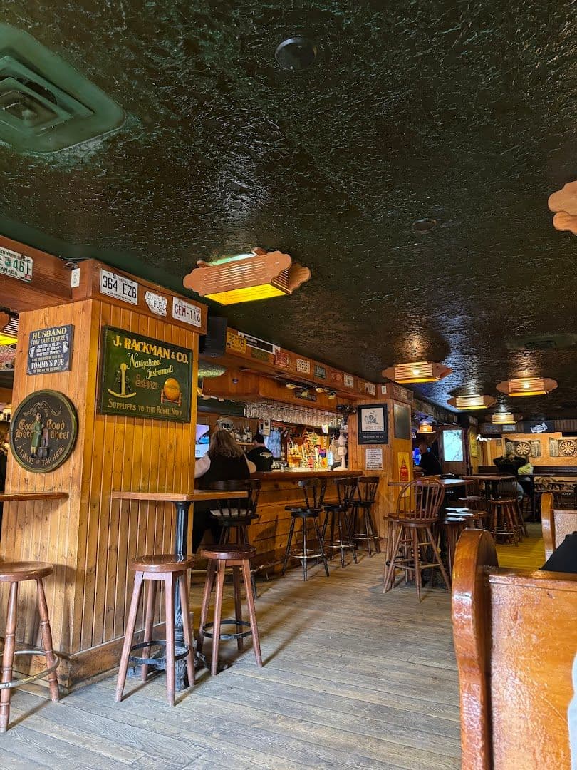 Tommy's Neighbourhood Pub photo 3